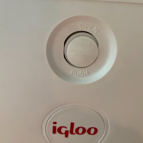 Vintage Igloo Little Playmate Red Cooler Flip Lid Push Button Lunchbox - Picture 8 of 8